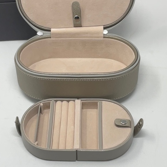 NIB Wolf Heritage zippered jewelry box/travel case - Picture 2 of 10